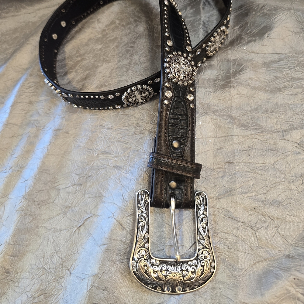 Ariat Leather Belt with Silver Buckle - Picture 8 of 10